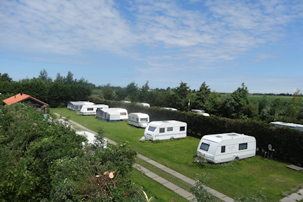 Caravans op het veld